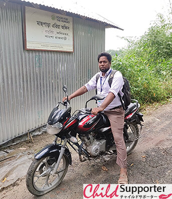 Ali Reza infront of Machpara area office.jpg