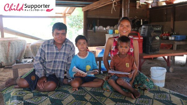 Veasna Nang with her parents.jpg